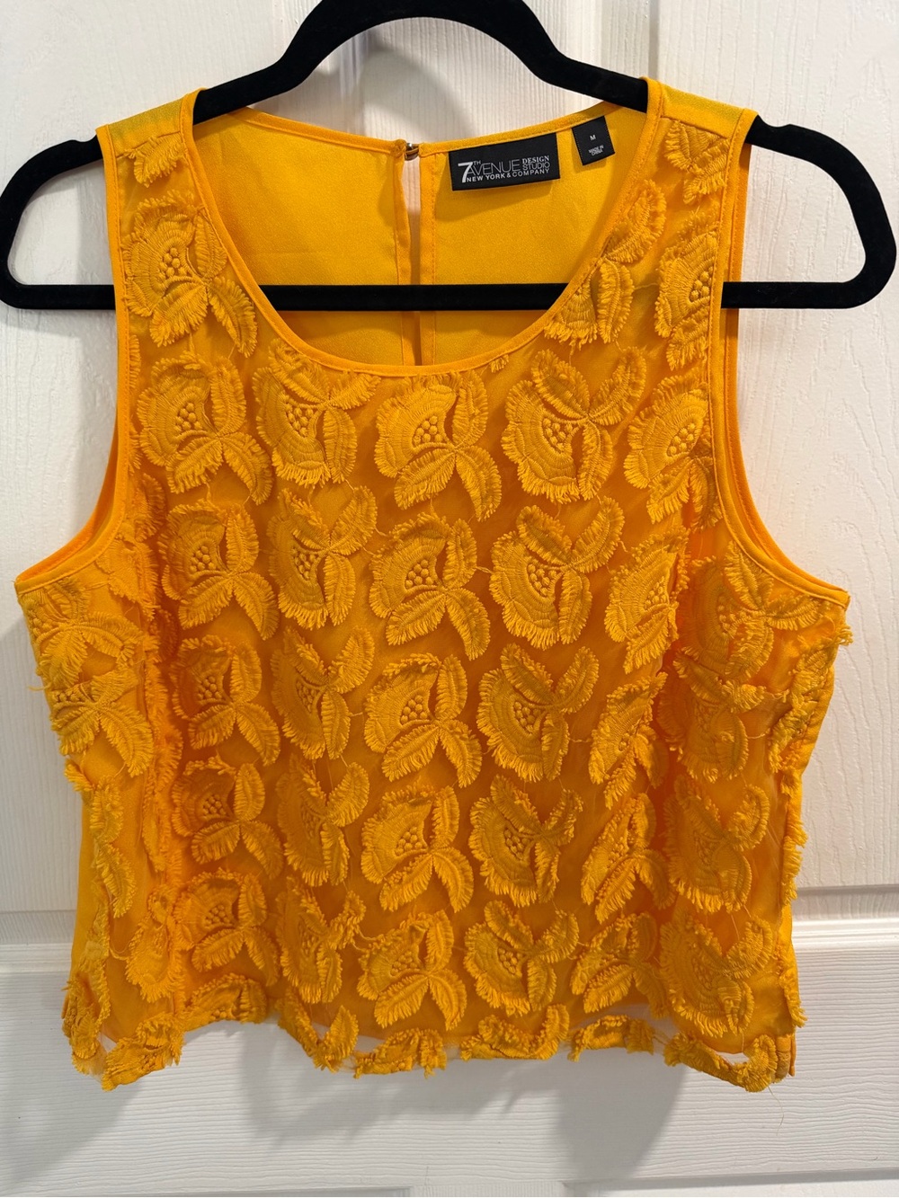 NY&Co. 7th Ave Design Studio Sleeveless Floral Appliqué Blouse in Saffron. Sz M. - Picture 2 of 7
